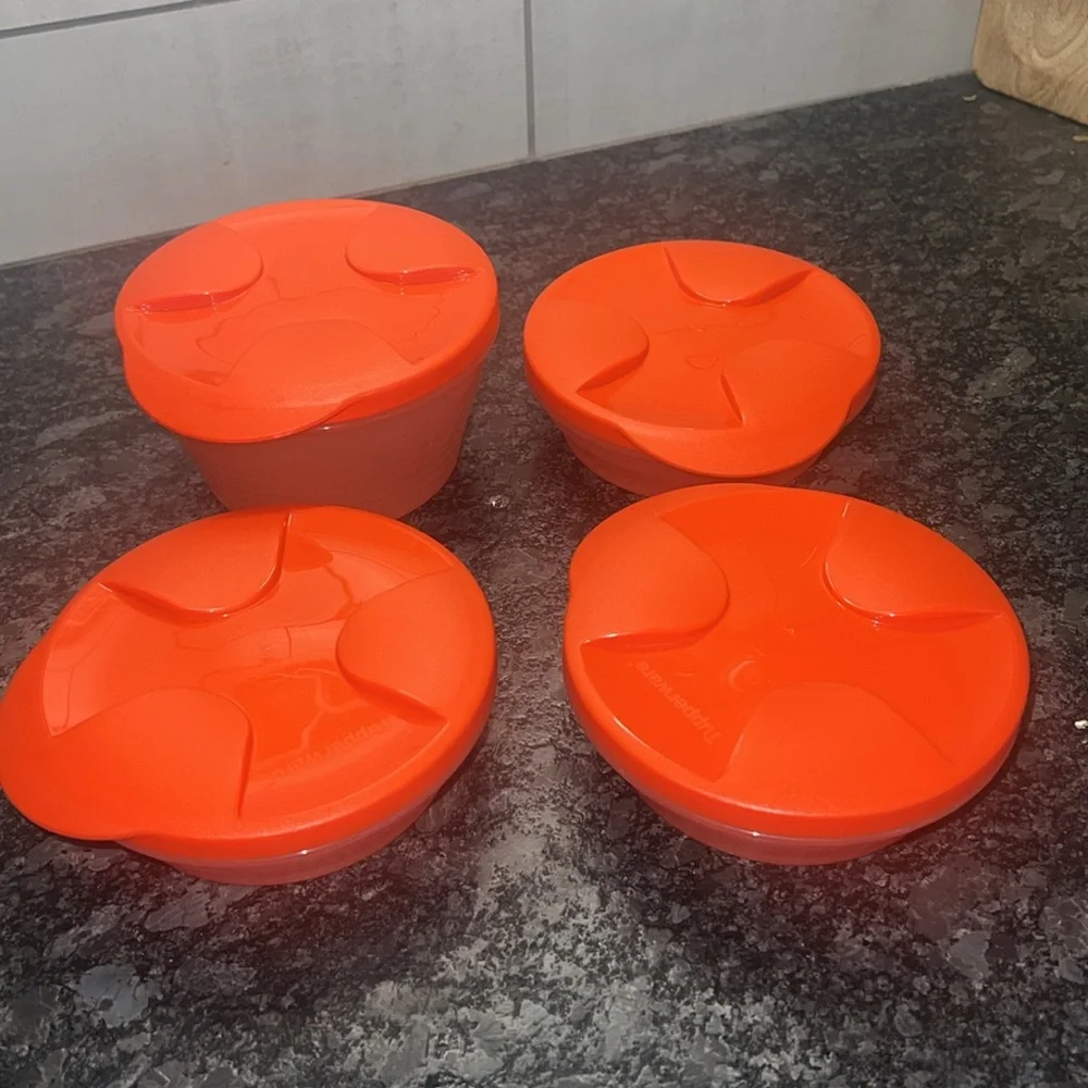 Duo bowls by Tupperware. Interlocking Perfect for leftovers or breakfast…